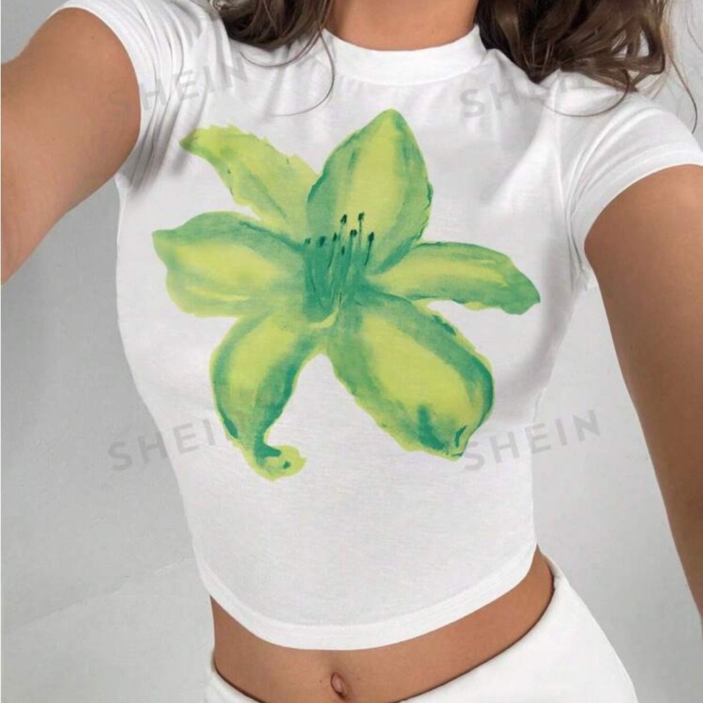 Shein Essence women’s flower printed t shirt size 6(M)